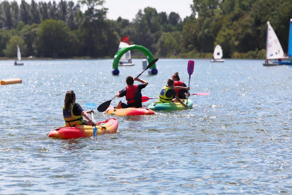 Activités nautiques sur le plan d'eau du Bassin-Rond dans le Nord